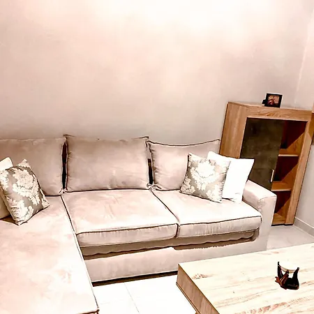 Cozy With Large Private Terrace Апартаменты