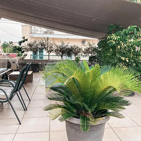 Cozy With Large Private Terrace Апартаменты *