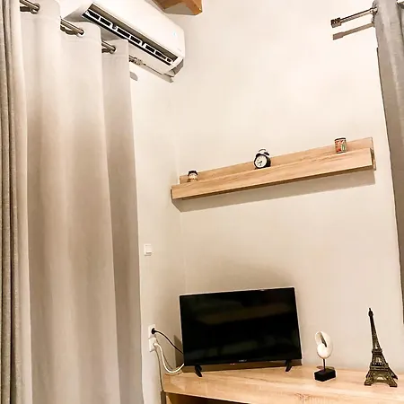 Cozy With Large Private Terrace Апартаменты *