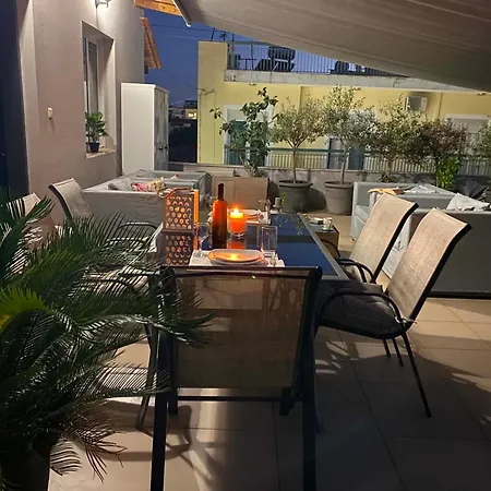 Apartamento Cozy With Large Private Terrace Patras